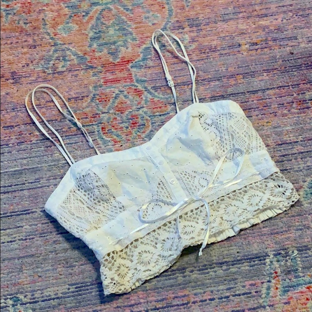 White American Eagle Lace Crop Top